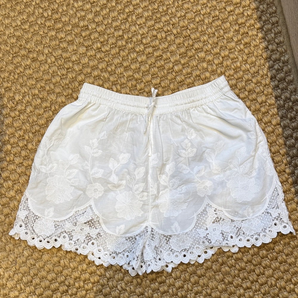 Vitamin A White Lace Scallop Hem - Women's Shorts - Size M (NEVER WORN)